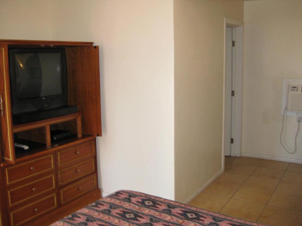Route 66 Barstow Hotel Room photo