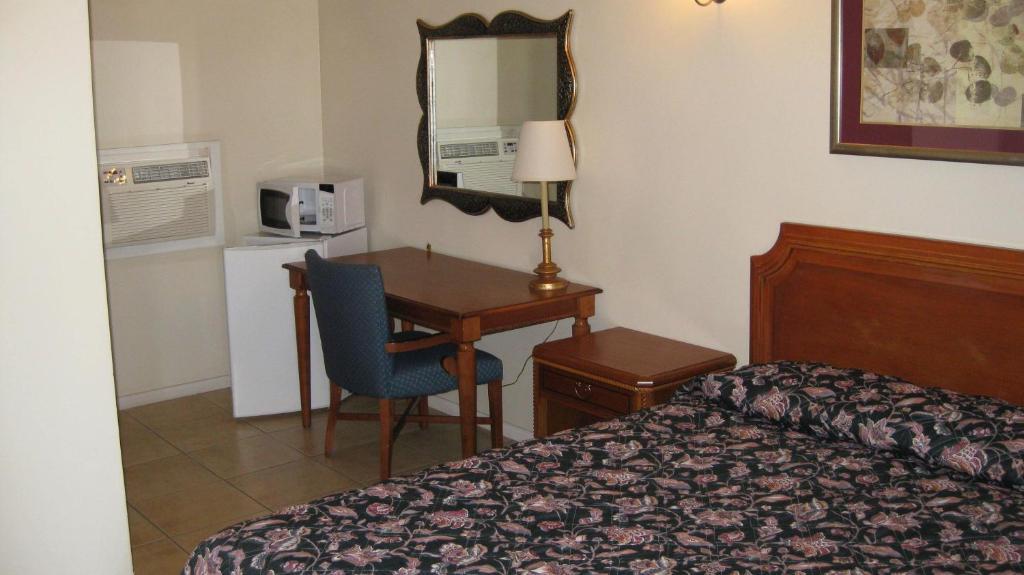 Route 66 Barstow Hotel Room photo