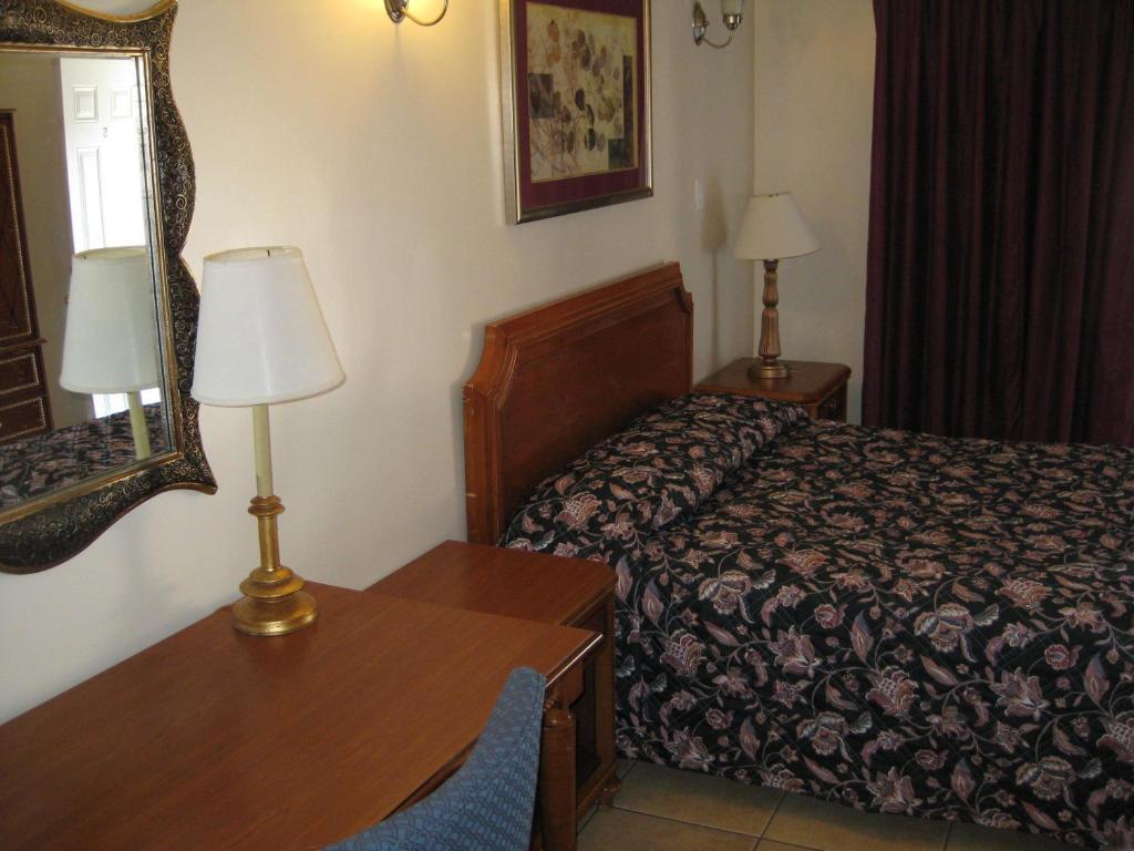 Route 66 Barstow Hotel Room photo